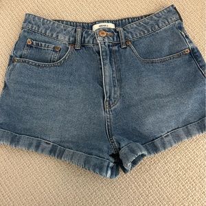 Mid-rise denim shorts
